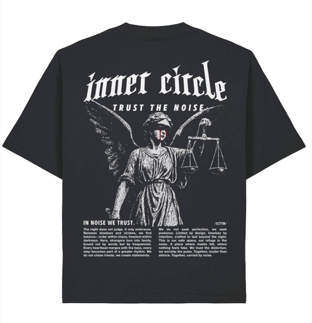 IC Justizia Back-Ansicht: Justitia-Siebdruck mit Manifest-Text und roter Träne